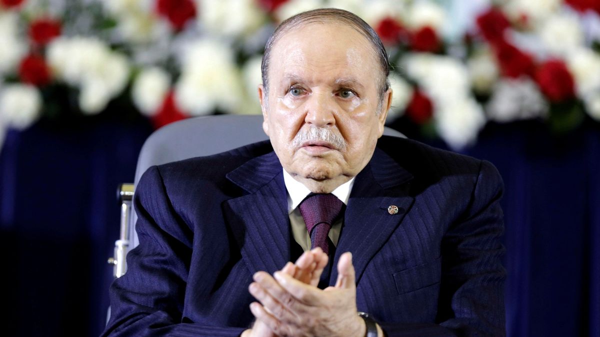 Zemřel bývalý alžírský prezident Buteflika, kterého v roce 2019 svrhlo protestní hnutí